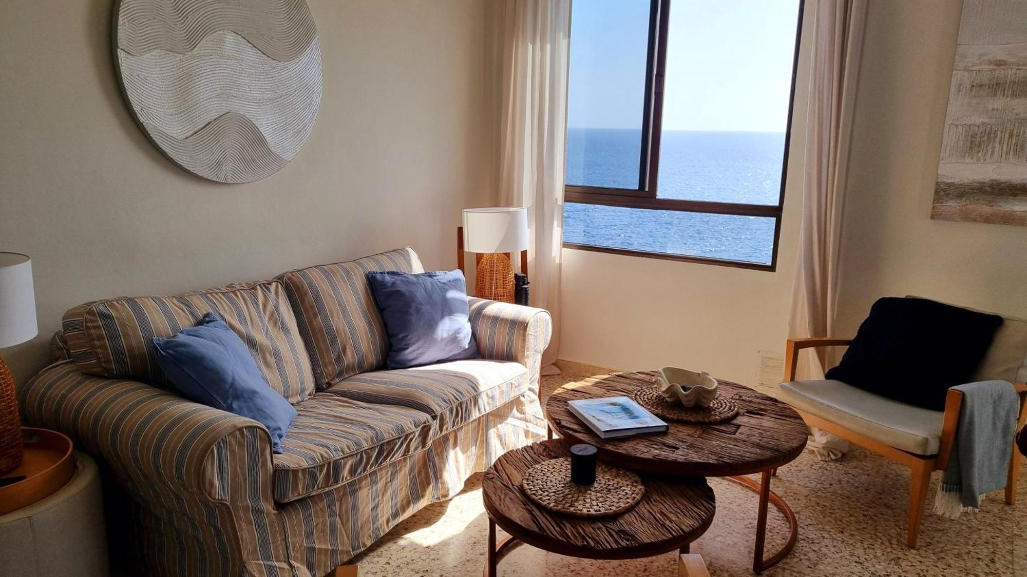 'dos Sirenas' Oceanfront Apartment